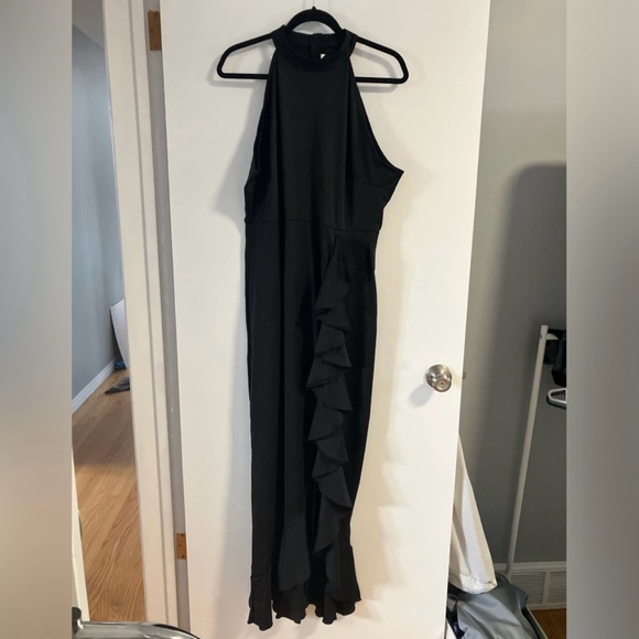 Size large beautiful halter neck dress - Picture 4 of 4